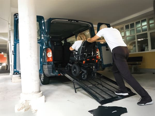 Interno automezzo per trasporto disabili - comfort e sicurezza
